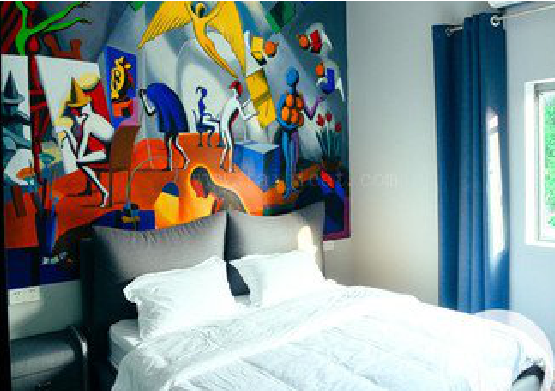 镇巴对于酒店的墙体彩绘而言更注重哪些方面？